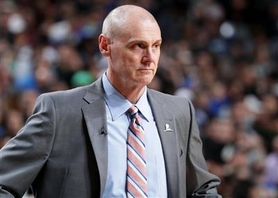 8 Menschen wurden verletzt! Carlisle: Wir haben für das morgige Aufeinandertreffen nur 10 bis 11 Spieler zur Verfügung