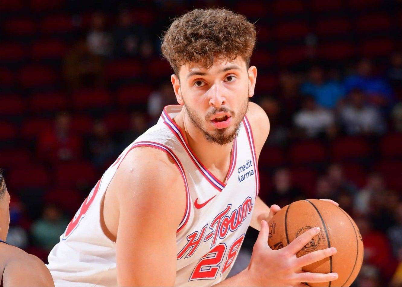 Der drittjüngste Spieler der Geschichte! Shen Jing erreichte mehr als 2.500 Rebounds und mehr als 1.000 Assists