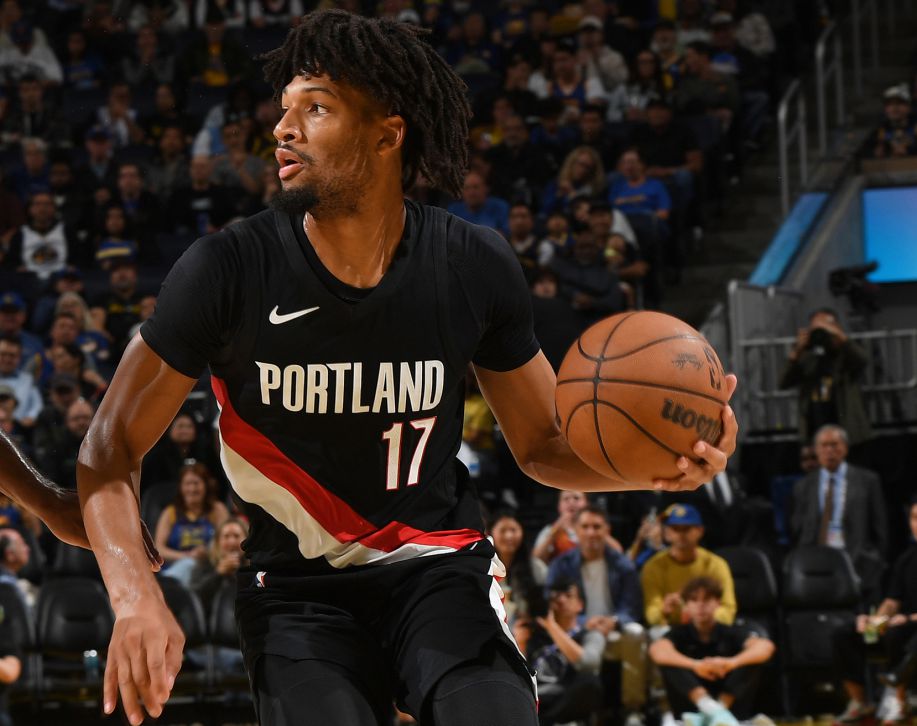 Sharp brach im zweiten Viertel aus und erzielte in der ersten Halbzeit 20 Punkte. Gemeinsam mit Avdija führte er das Team zum Sieg.