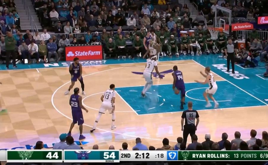 Turner und Rollins erzielten zusammen 32 Punkte in der Halbzeit und die anderen drei Starter erzielten zusammen 3 von 13