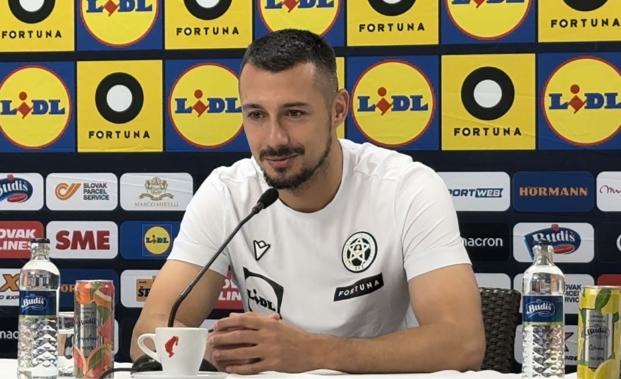 Der slowakische Nationalspieler Skrantz kehrt nach einer Verletzung zurück und äußert seinen Wunsch, an der Weltmeisterschaft teilzunehmen