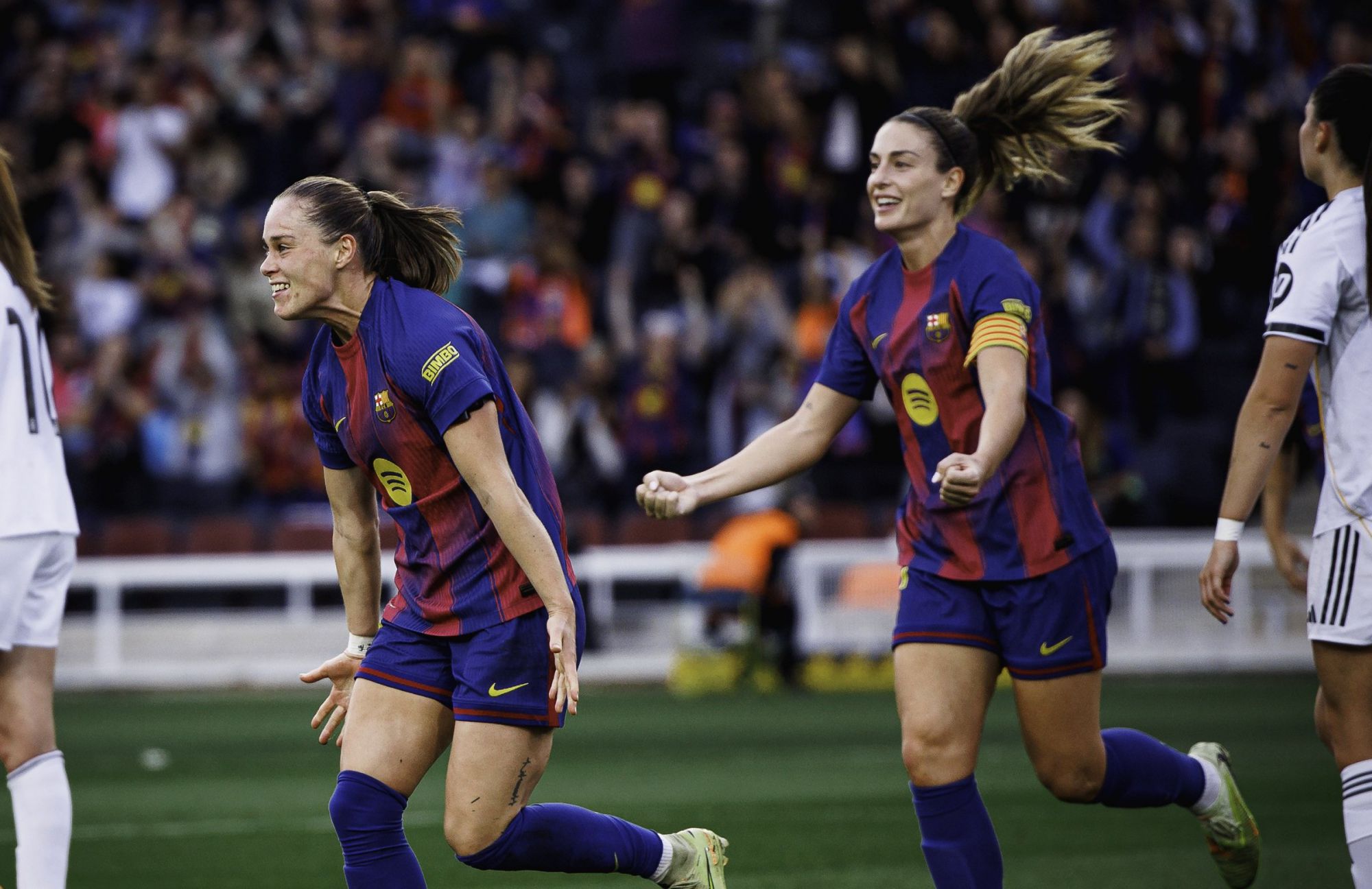 Die Frauenfußballmannschaft von Barcelona besiegte die Frauenfußballmannschaft von Real Madrid mit 4:0, Pacior erzielte einen Doppelschlag und Bonmatis Reservespieler leisteten ihren Beitrag