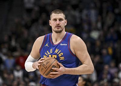 Jokic hatte in der Halbzeit 11 Assists und gab nur einen Schuss ab. Sein persönlicher Plus-Minus-Wert war gleichbedeutend mit dem ersten Platz im Team.