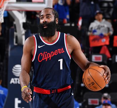 Heiße Ballkontrolle! Harden machte im ersten Viertel alle vier Schüsse und erzielte 14 Punkte, darunter zwei von zwei Dreierwürfen.