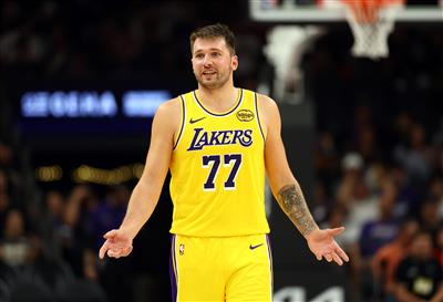 Doncic erzielte im ersten Viertel 23 Punkte und stellte damit den Torrekord von Kobe und Kuzma im ersten Viertel ein.