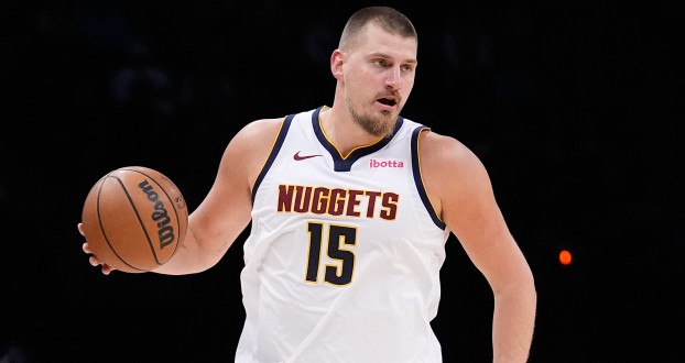 Jokic hatte ein Triple-Double von 33+15+16, Gordon hatte 24 Punkte und die Nuggets besiegten die Heat zu Hause.