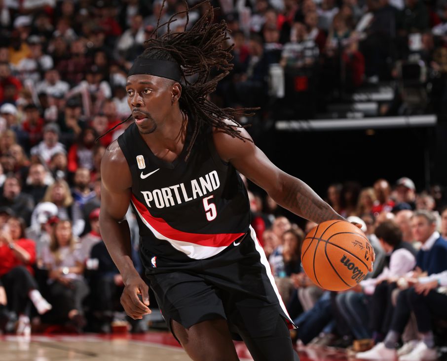 Die Trail Blazers erzielten im zweiten Viertel acht Dreier und hielten damit den Punktestand. Holiday & Reese erzielten von außen in einem einzigen Viertel 7 von 7.
