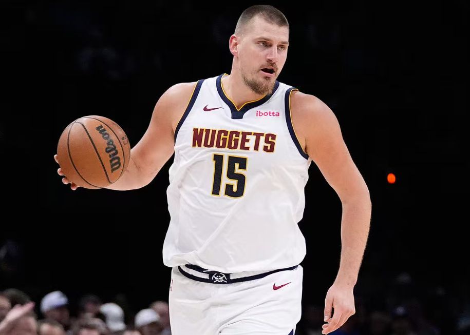 Volle Feuerkraft! Jokic beendete das erste Viertel mit 25 Punkten bei 8-gegen-11-Schüssen und 5 Rebounds.