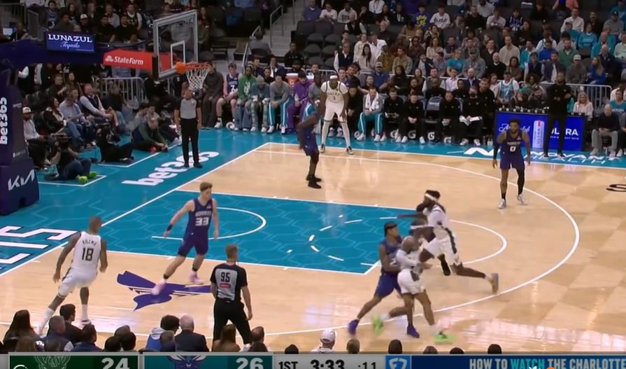 Heiße Ballkontrolle! Kalkbrenner erzielte im ersten Viertel 9 Punkte und 3 Rebounds beim 4-von-4-Schießen.