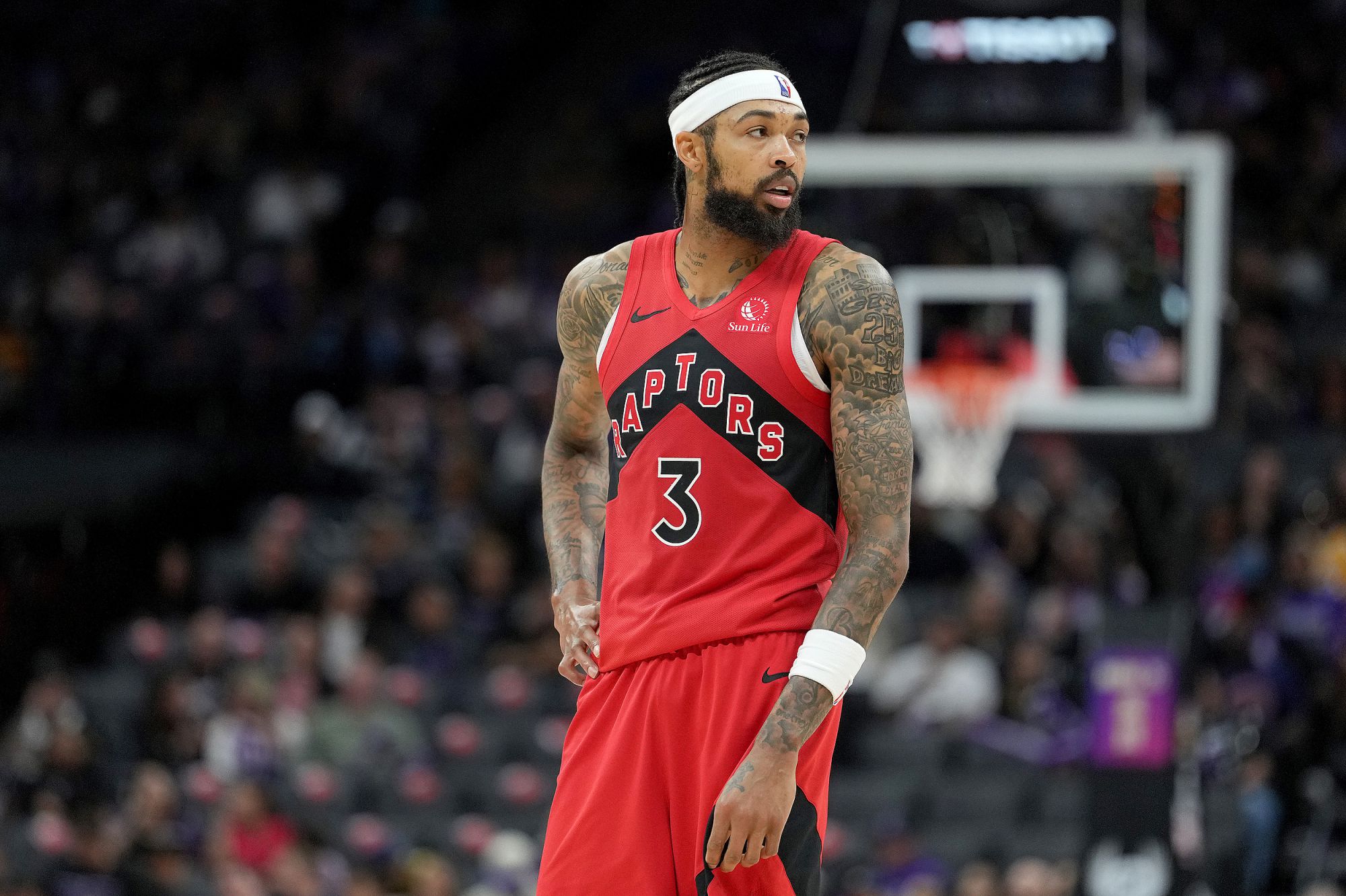 Tolle Leistung! Ingram erzielte 25 Punkte beim 8-gegen-17-Schießen, 5 Rebounds und 4 Assists.