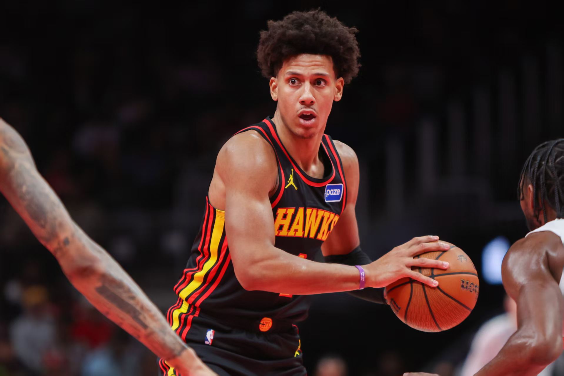 Johnson erreichte 90 % und erzielte 24+10+8 und wurde damit der erste Nicht-Nr. 5 Spieler im Jahrhundert.