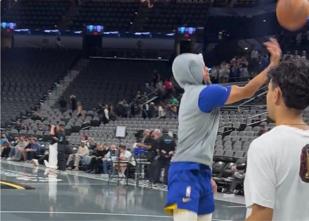 Habe mich gerade von Under Armour getrennt! Curry trug heute beim Training die Basketballschuhe der 6. Generation von Kobe Bryant.