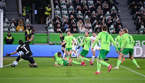 Wolfsburg gegen Kiel Holstein