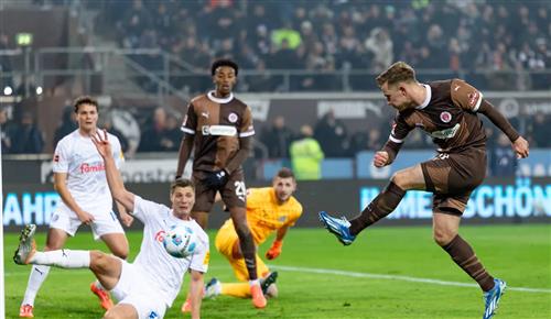 St. Pauli gegen Kierholstein