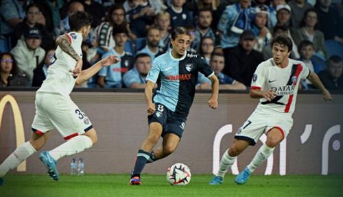 Havel Athletic Club gegen Paris Saint-Germain