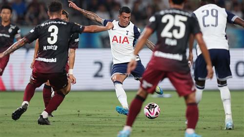 Kobe gewinnt gegen Tottenham Hotspur