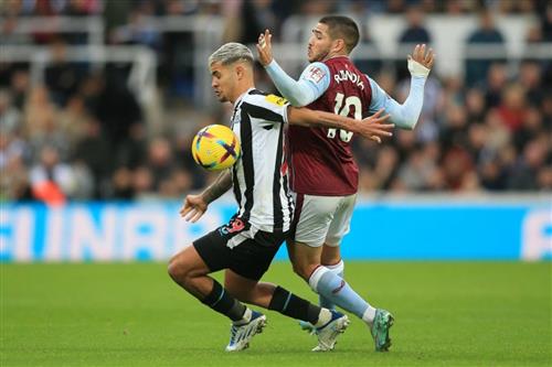 Aston Villa gegen Newcastle