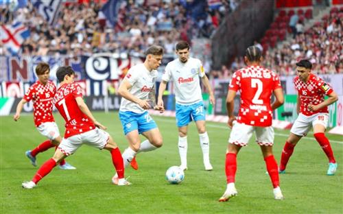 Mainz 05 gegen Kiel Holstein